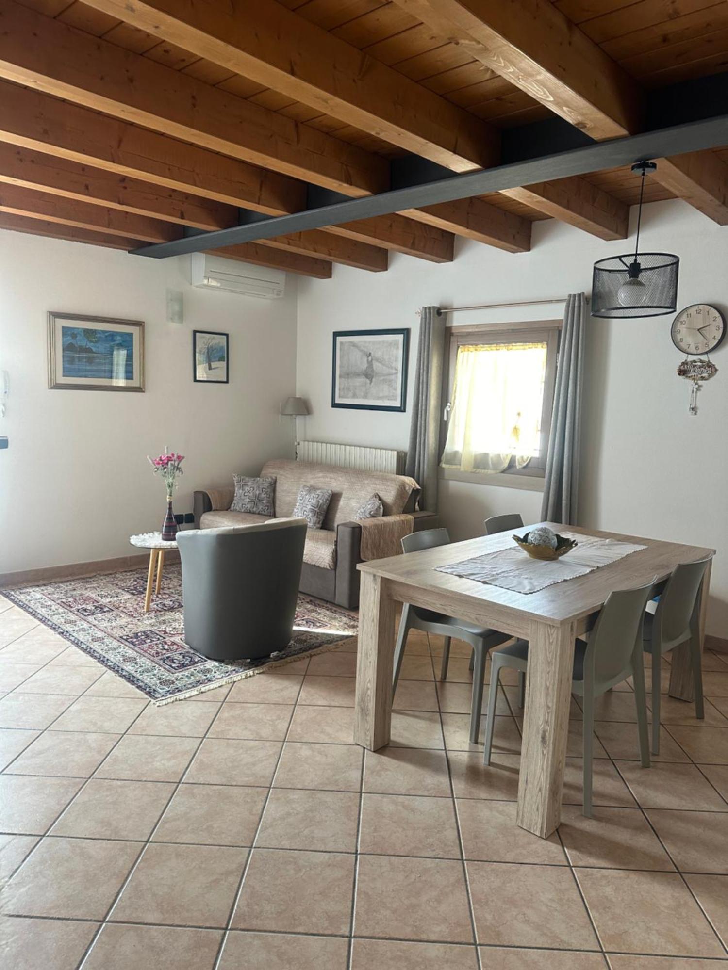 Ely Hause Apartment Calmasino Екстериор снимка
